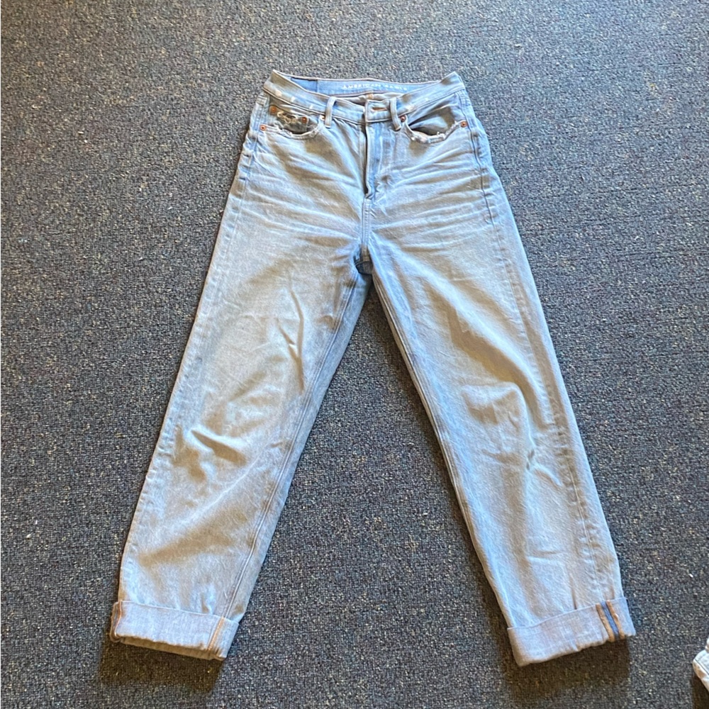 american eagle light wash high waisted baggy mom jeans